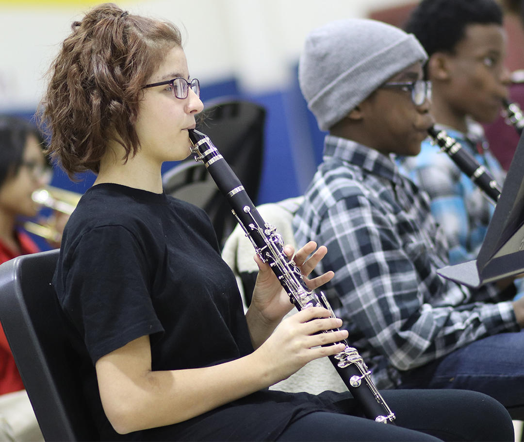 Student playing the clarinet.